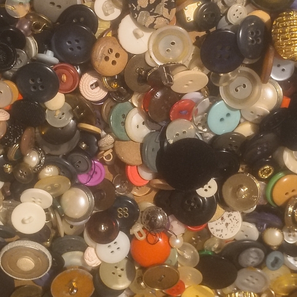 Buttons - Picture 4 of 5